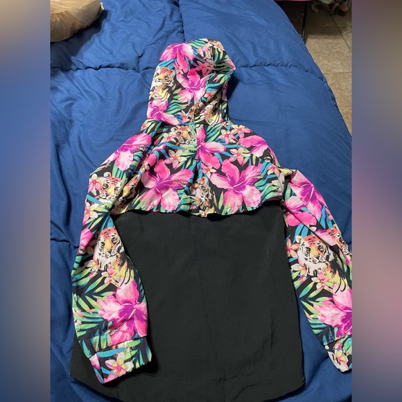 Floral and tigers child track suit outfit - Picture 4 of 7